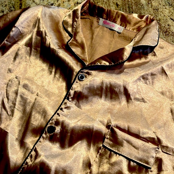Girls size 16 pajama top polyester and spandex gold color - Picture 2 of 6